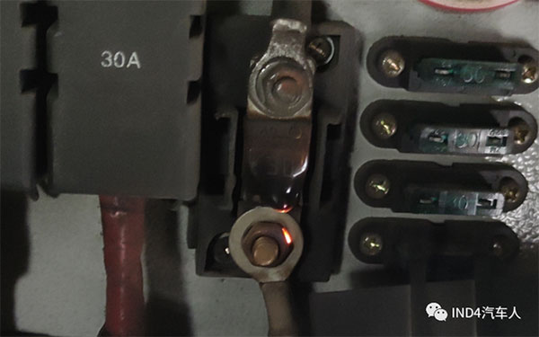 30供電30A保險(xiǎn)燒熔